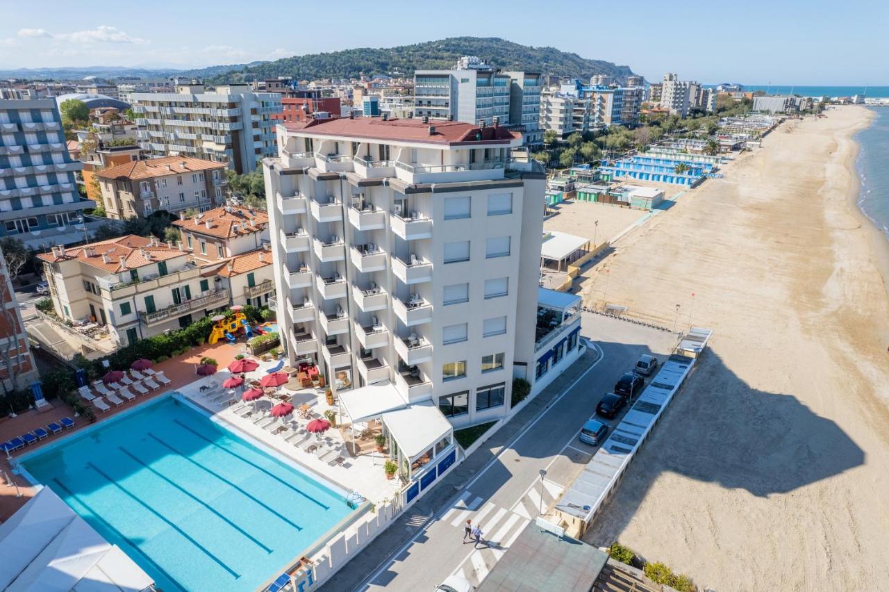 Unahotels Imperial Sport Hotel Pesaro Ngoại thất bức ảnh